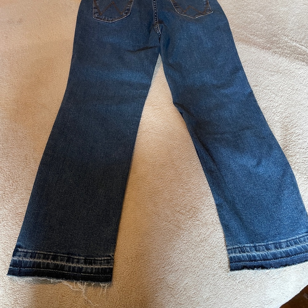 Wrangler WOMEN'S HIGH RISE TRUE STRAIGHT CROP IN OCEAN